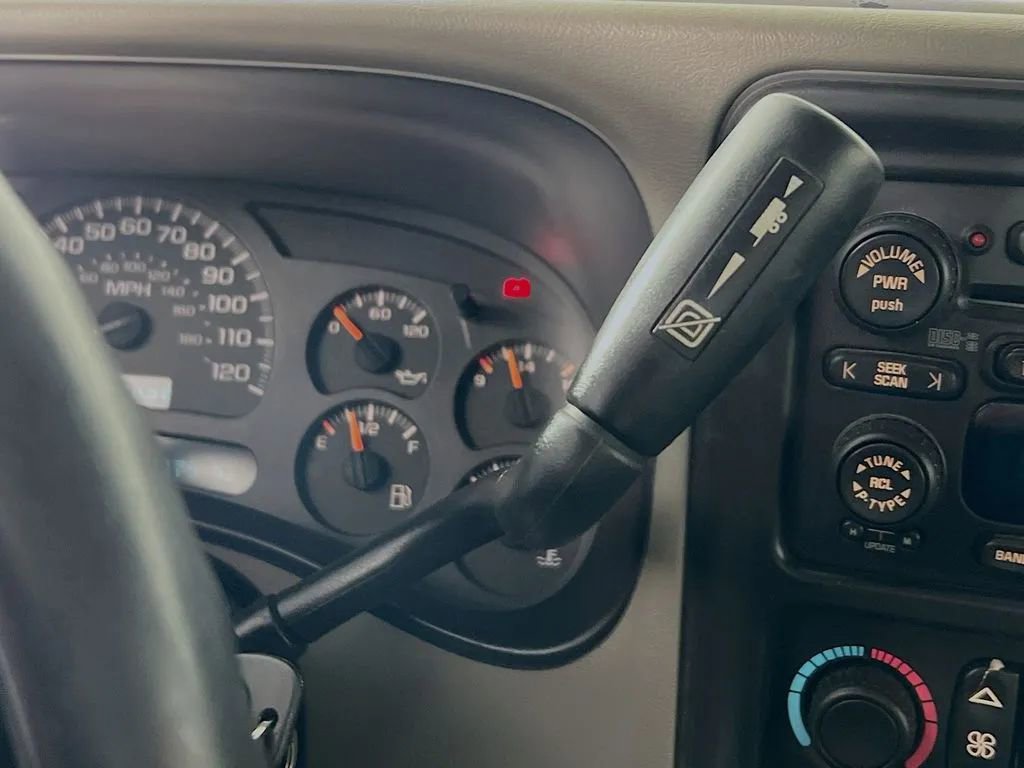 Used 2004 GMC Sierra 2500 SLT w/ Heavy-Duty Power Package AWD/4WD image 16