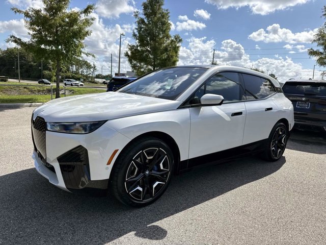 Used 2023 BMW iX xDrive50 w/ Sport Package AWD/4WD image 7