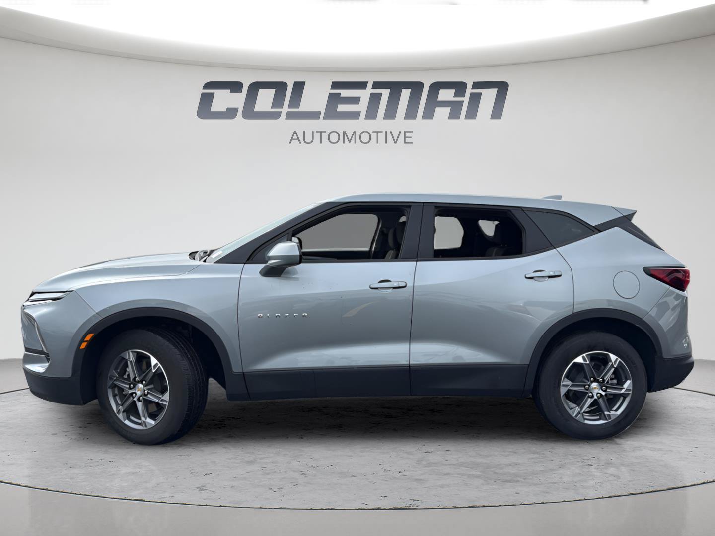Used 2025 Chevrolet Blazer LT AWD/4WD image 2