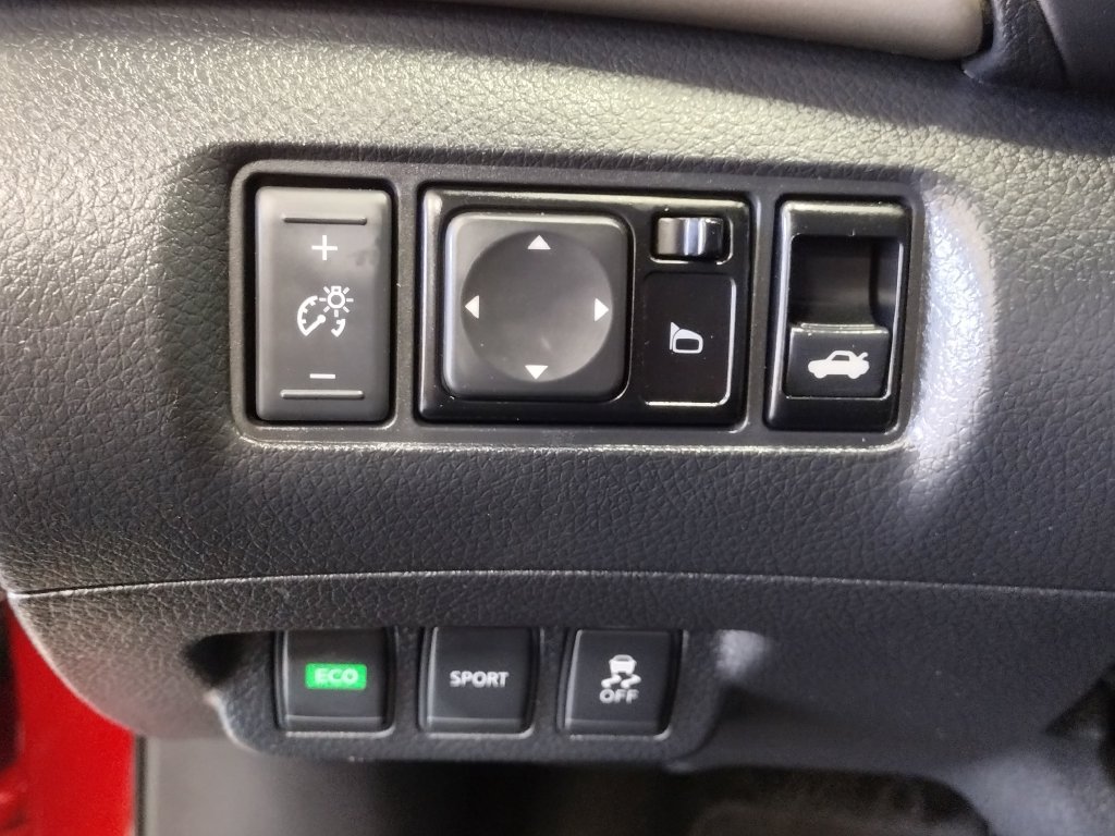 Used 2014 Nissan Sentra SR w/ Premium Package FWD image 27