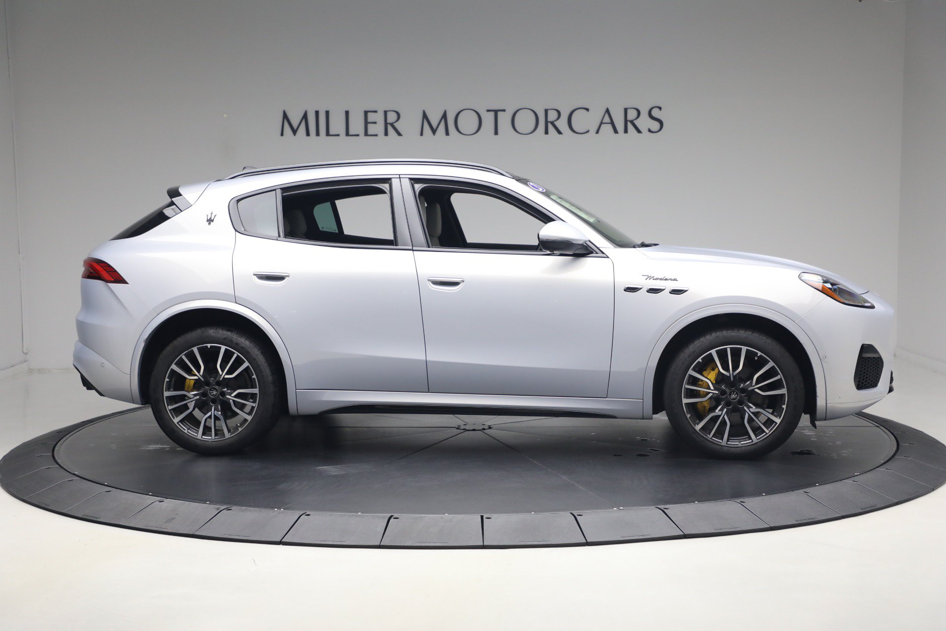 Certified 2023 Maserati Grecale Modena AWD/4WD image 9