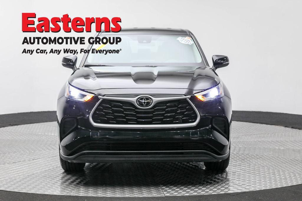 Used 2023 Toyota Highlander L image 2