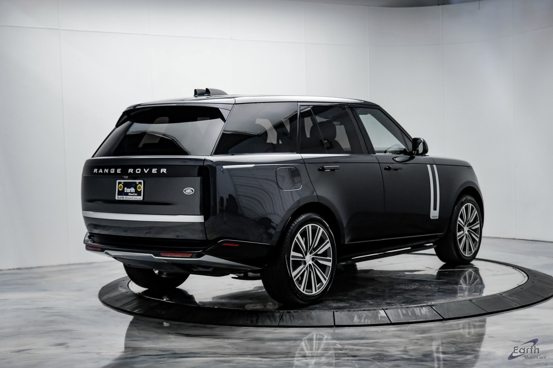 Used 2023 Land Rover Range Rover Autobiography image 13