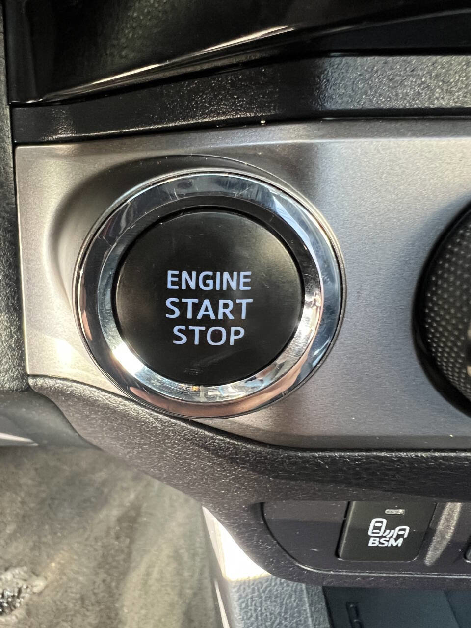 Used 2018 Toyota Tacoma Limited AWD/4WD image 11