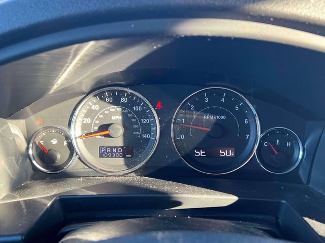 Used 2010 Jeep Commander Sport image 24