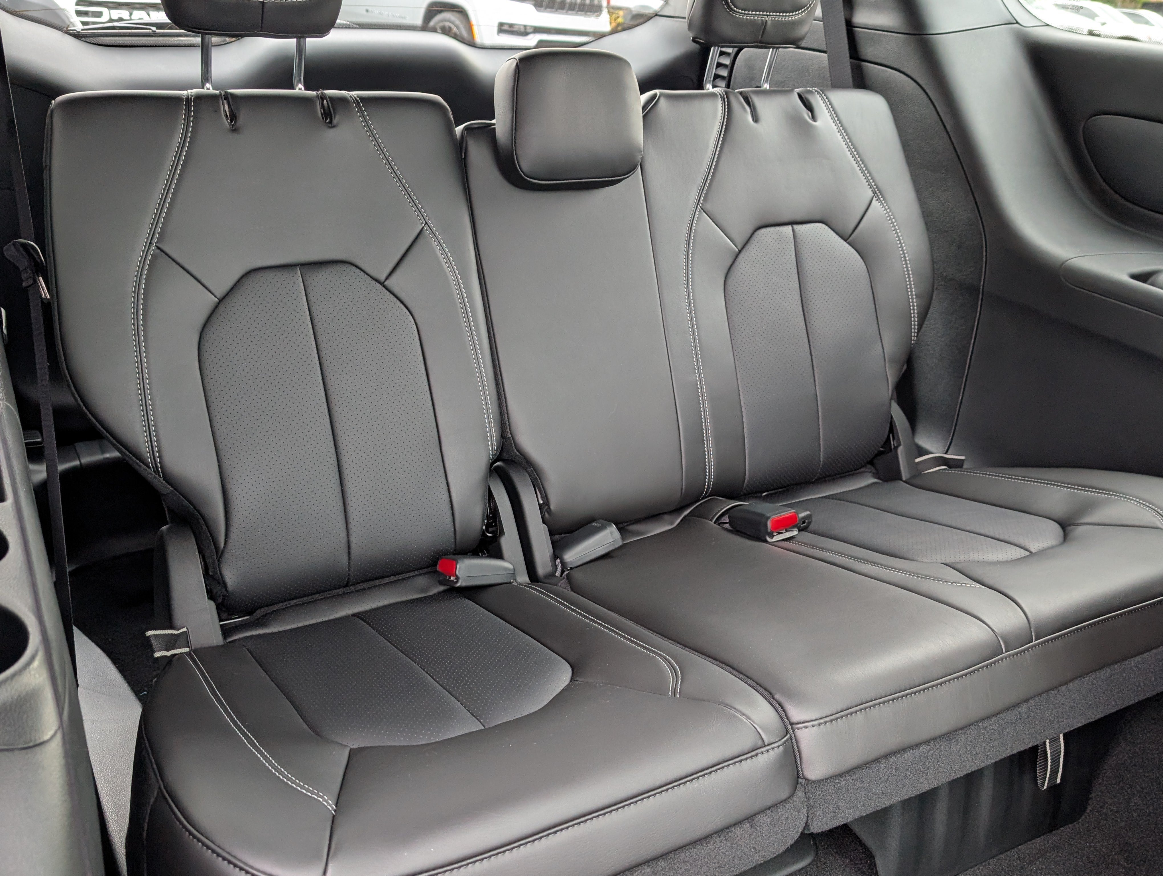 New 2026 Chrysler Pacifica Select AWD/4WD image 11