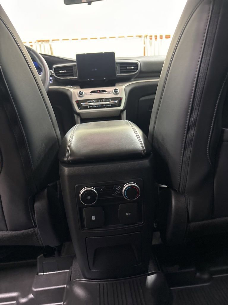 Used 2022 Ford Explorer XLT w/ Equipment Group 202A AWD/4WD image 20