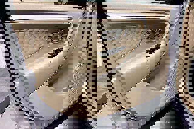 Used 2018 Ford Taurus SE FWD image 22