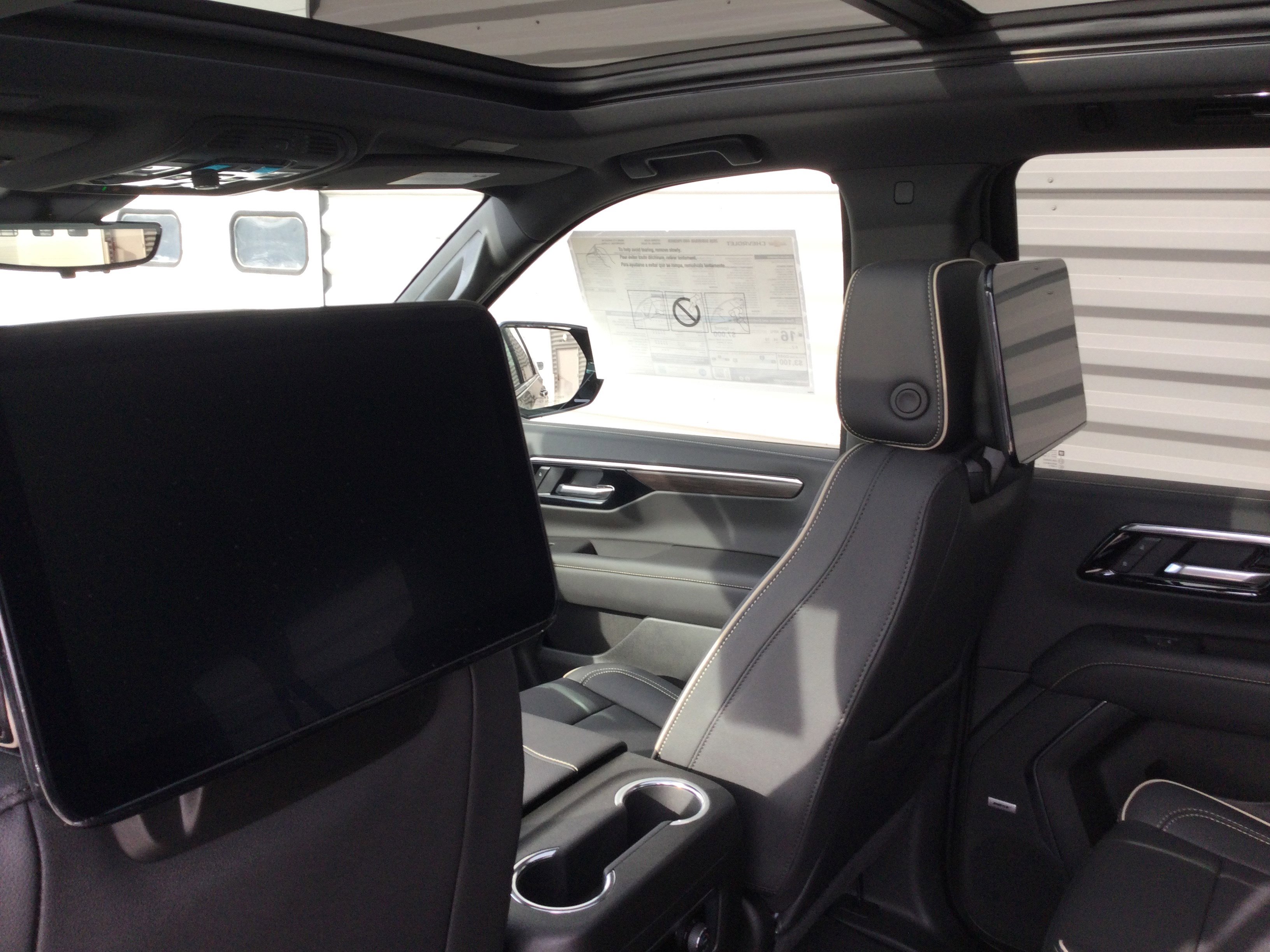 New 2026 Chevrolet Suburban Premier image 8