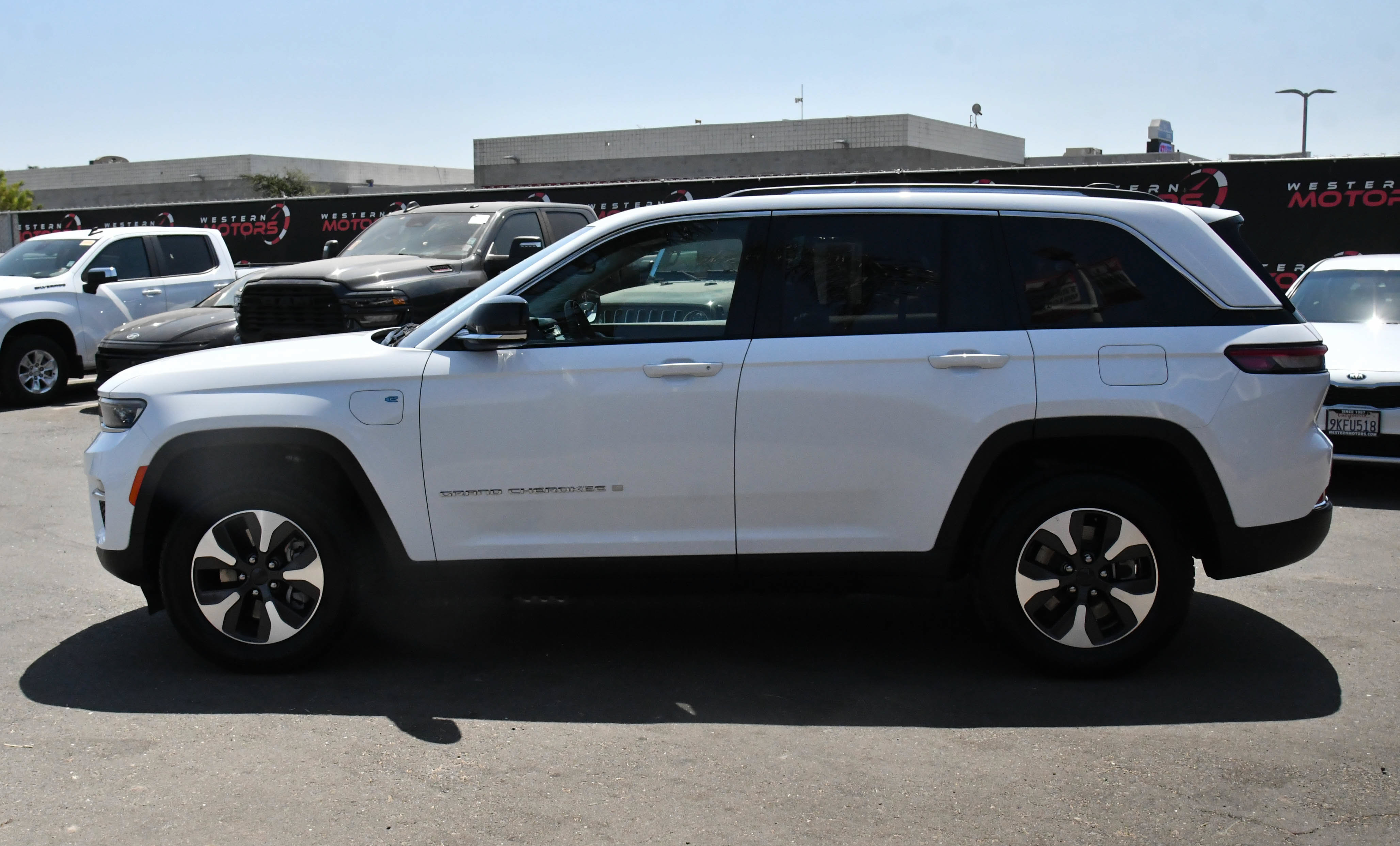 Used 2024 Jeep Grand Cherokee Limited 4xe AWD/4WD image 4