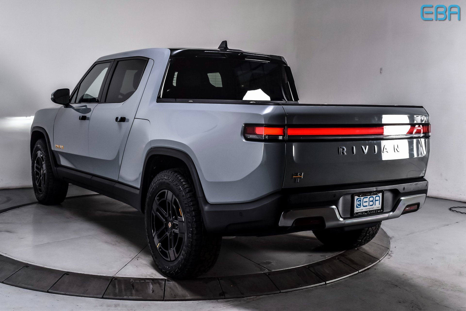 Used 2022 Rivian R1T Adventure image 6