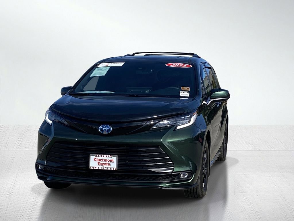 Certified 2025 Toyota Sienna XLE Woodland Edition image 13