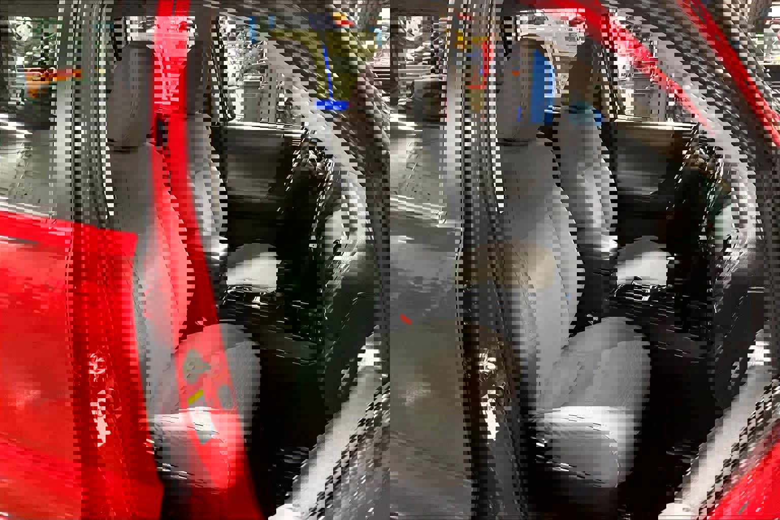 Used 2018 Toyota Tacoma SR w/ SR Convenience Package image 8