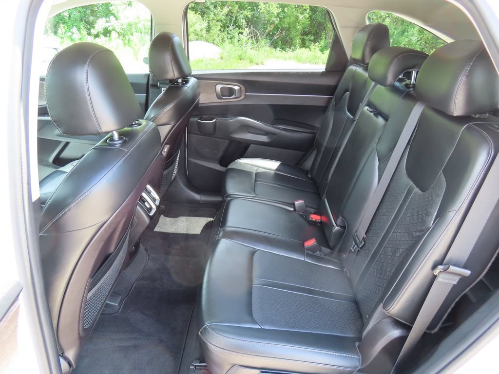 Certified 2022 Kia Sorento S w/ Panoramic Sunroof Package AWD/4WD image 34
