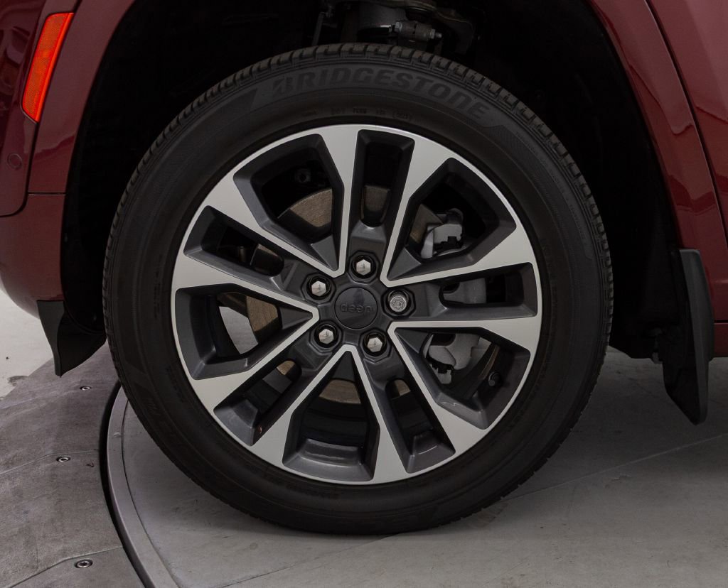 Used 2023 Jeep Grand Cherokee Overland w/ Advanced Protech Group III image 21