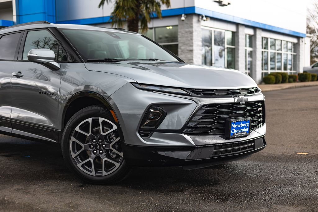 Used 2025 Chevrolet Blazer RS image 3
