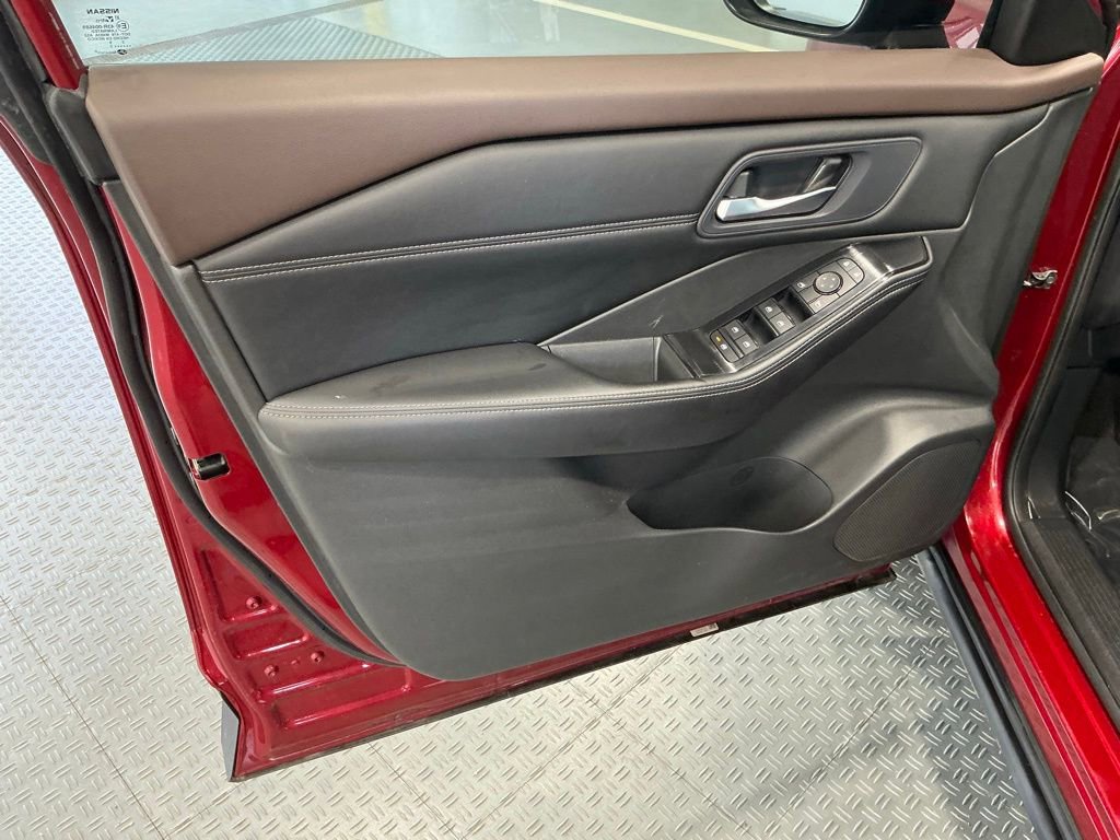 Used 2023 Nissan Rogue SV w/ SV Premium B Package image 29