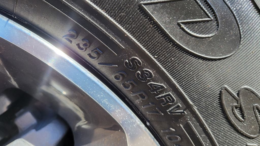 Used 2024 Chrysler Pacifica Select image 16