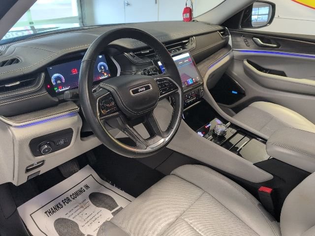 Used 2022 Jeep Grand Cherokee Overland w/ Luxury Tech Group IV AWD/4WD image 11