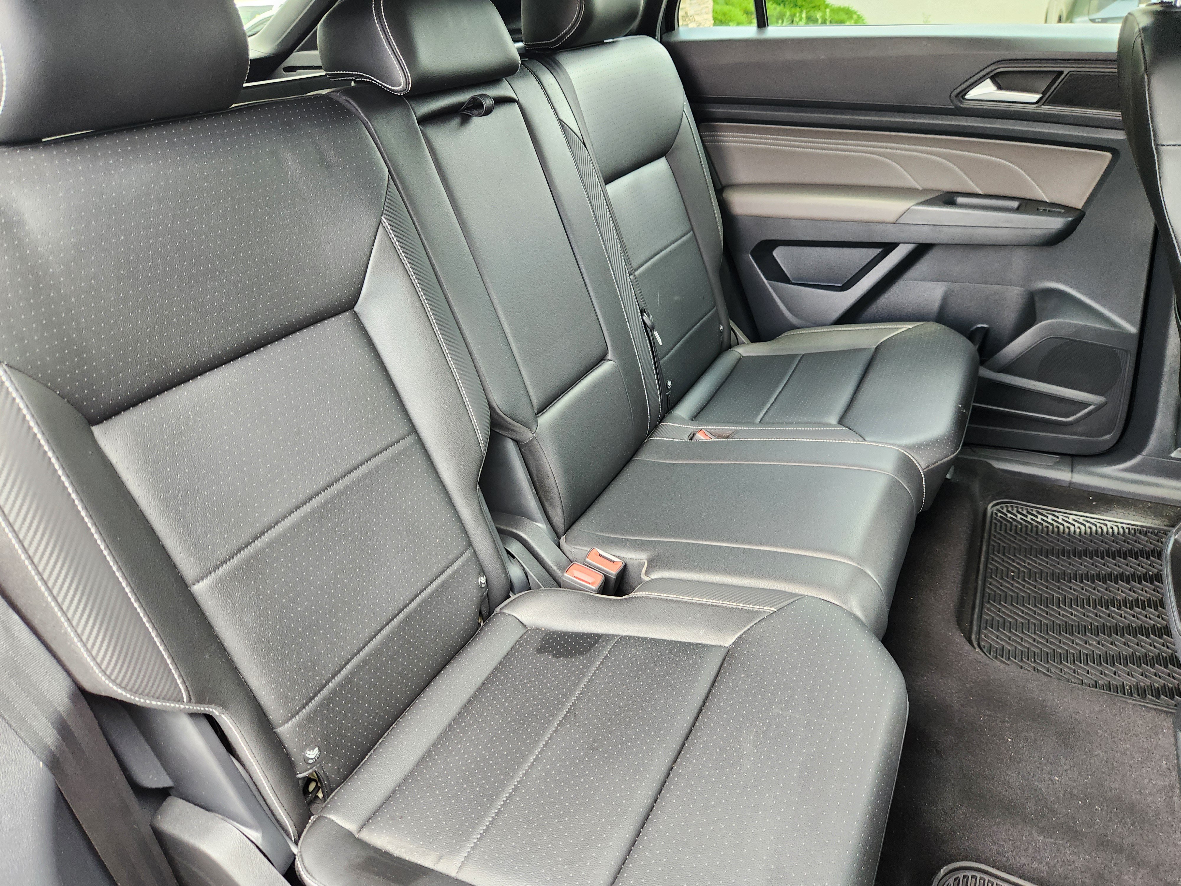 Certified 2023 Volkswagen Atlas Cross Sport SEL R-Line AWD/4WD image 17