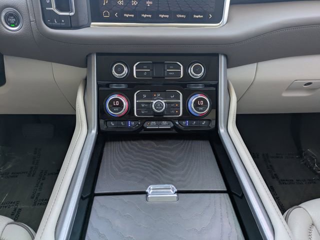 Used 2022 GMC Yukon XL Denali AWD/4WD image 24