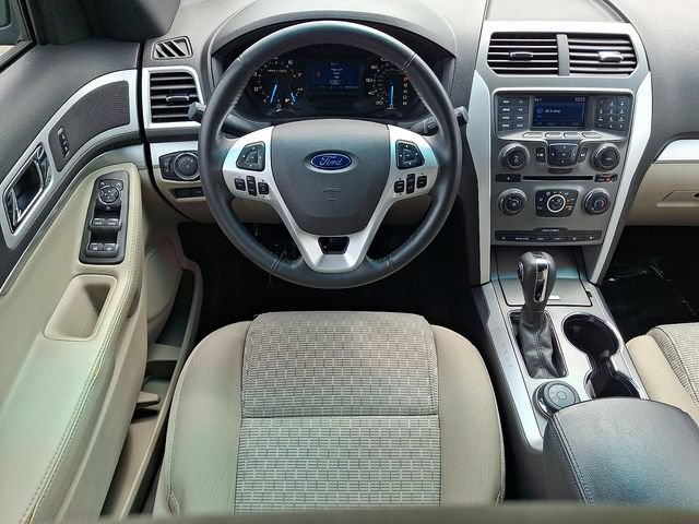 Used 2015 Ford Explorer XLT AWD/4WD image 12