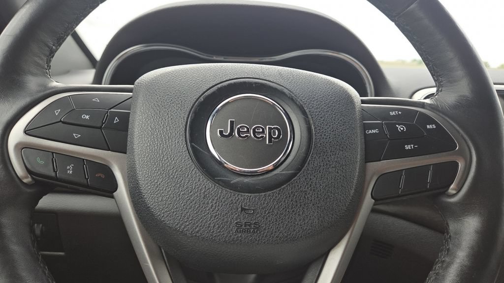 Used 2018 Jeep Grand Cherokee Altitude AWD/4WD image 18