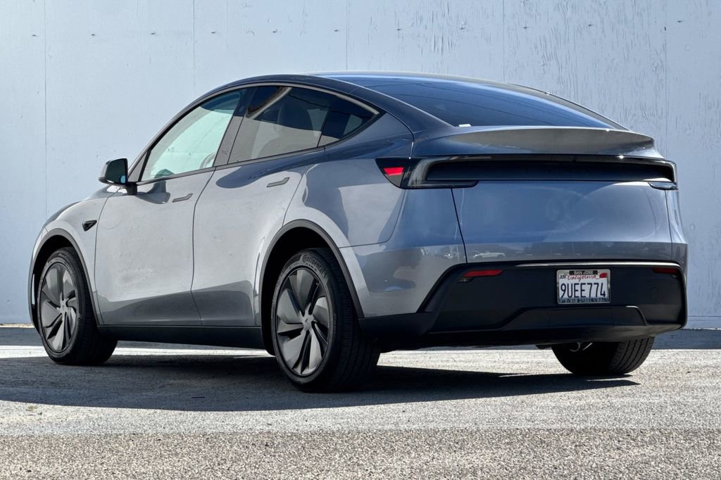 Used 2026 Tesla Model Y 2WD image 5