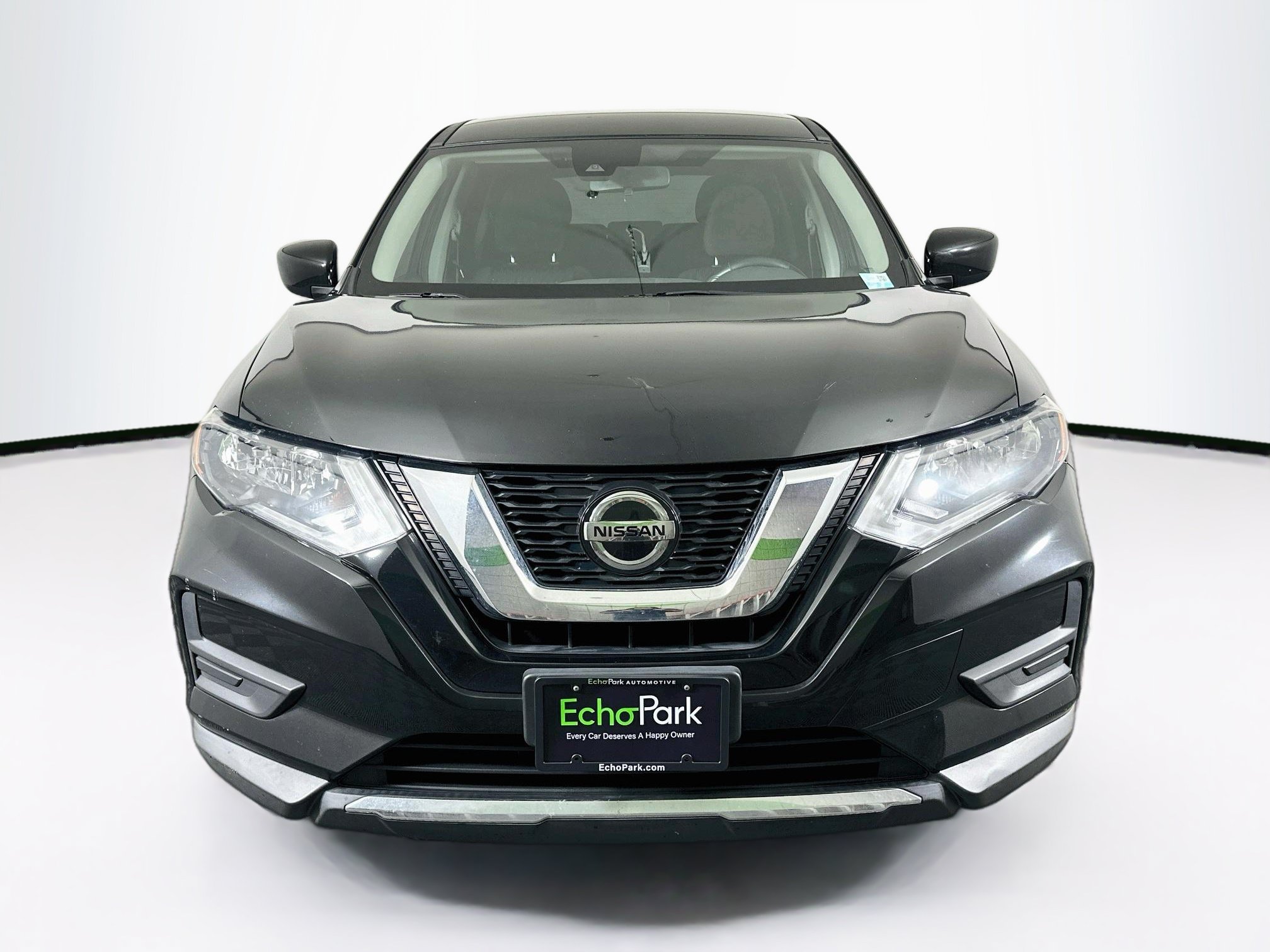 Used 2019 Nissan Rogue S FWD image 2