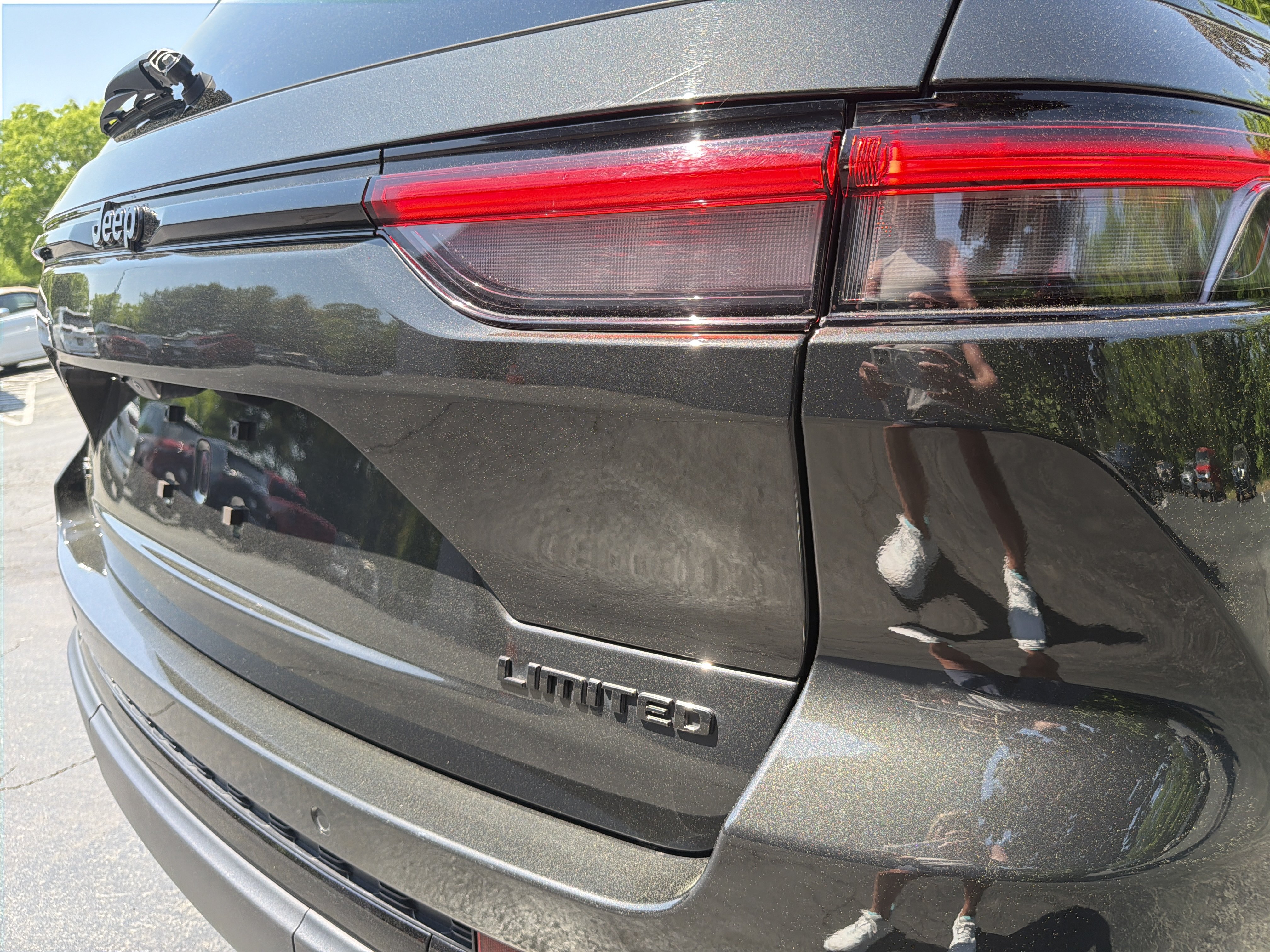 Certified 2024 Jeep Grand Cherokee Limited w/ Luxury Tech Group II AWD/4WD image 9