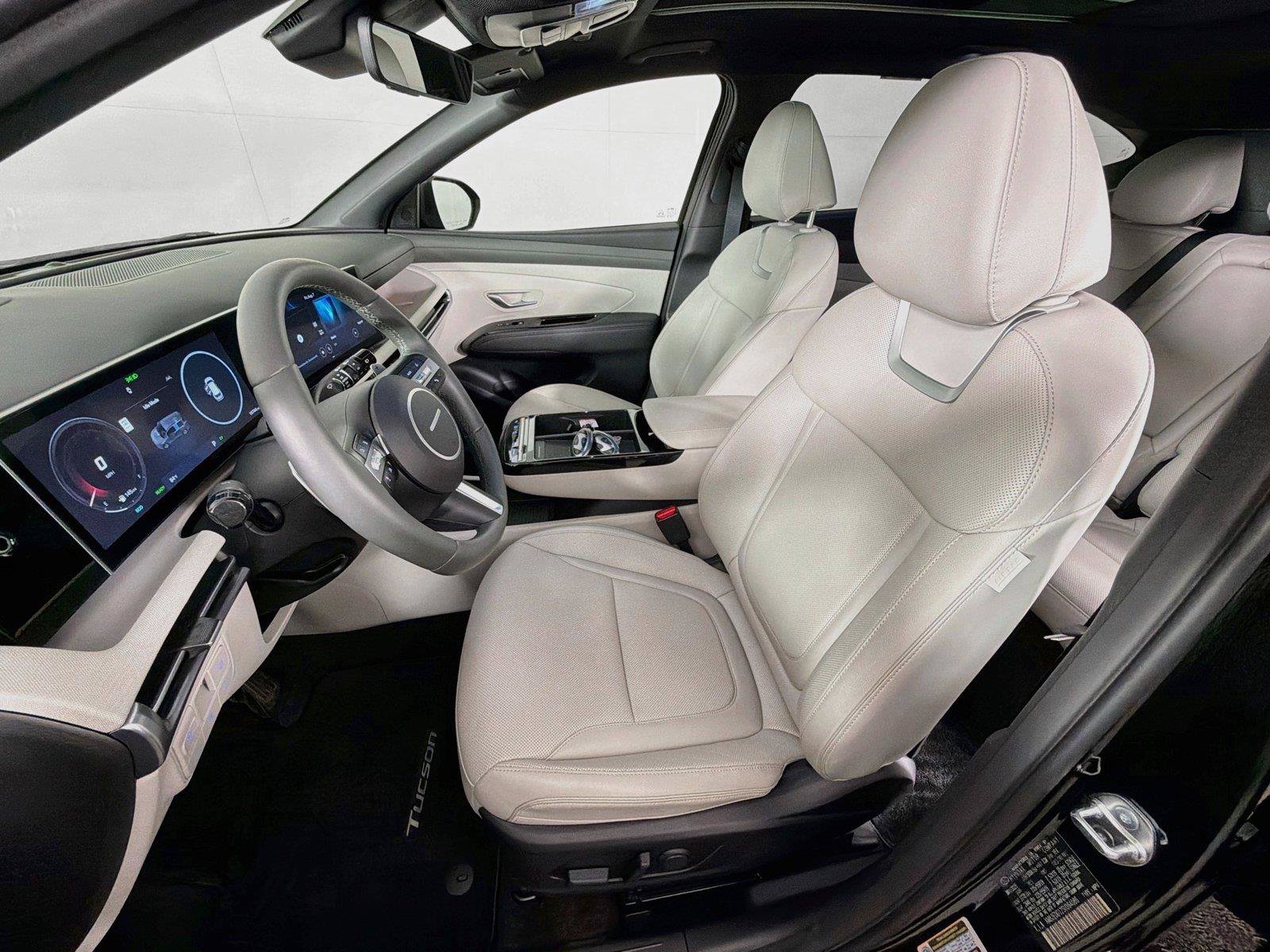 Used 2025 Hyundai Tucson Limited AWD/4WD image 2