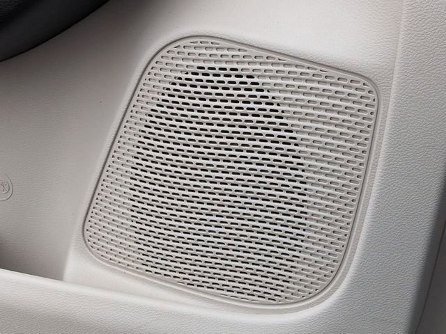 Used 2024 Chrysler Pacifica Touring-L image 16