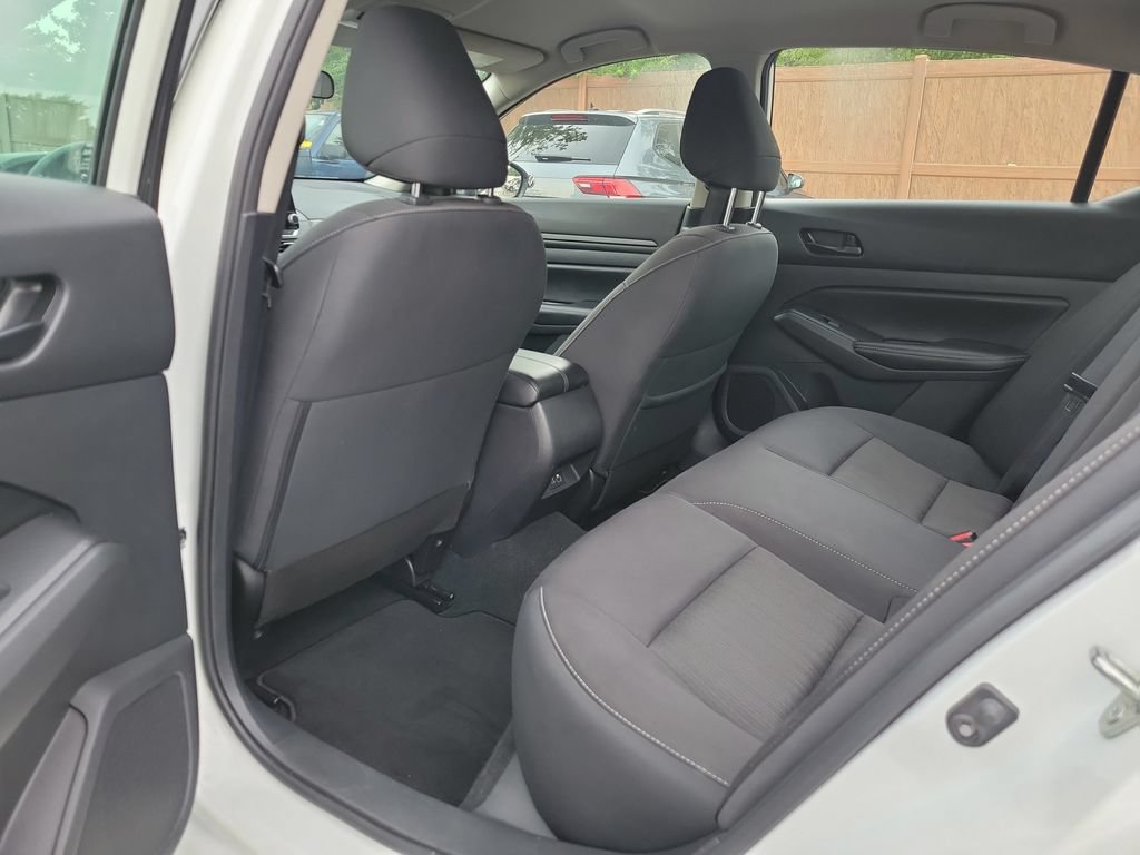 Used 2025 Nissan Altima 2.5 SV FWD image 15