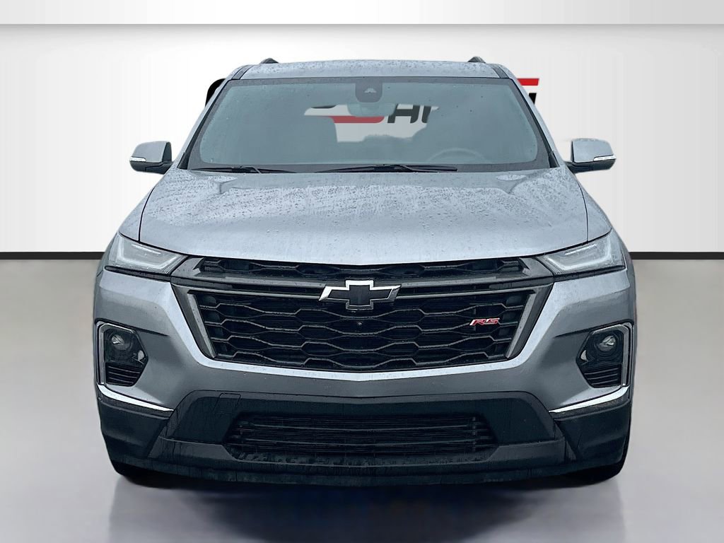 Used 2023 Chevrolet Traverse RS image 2
