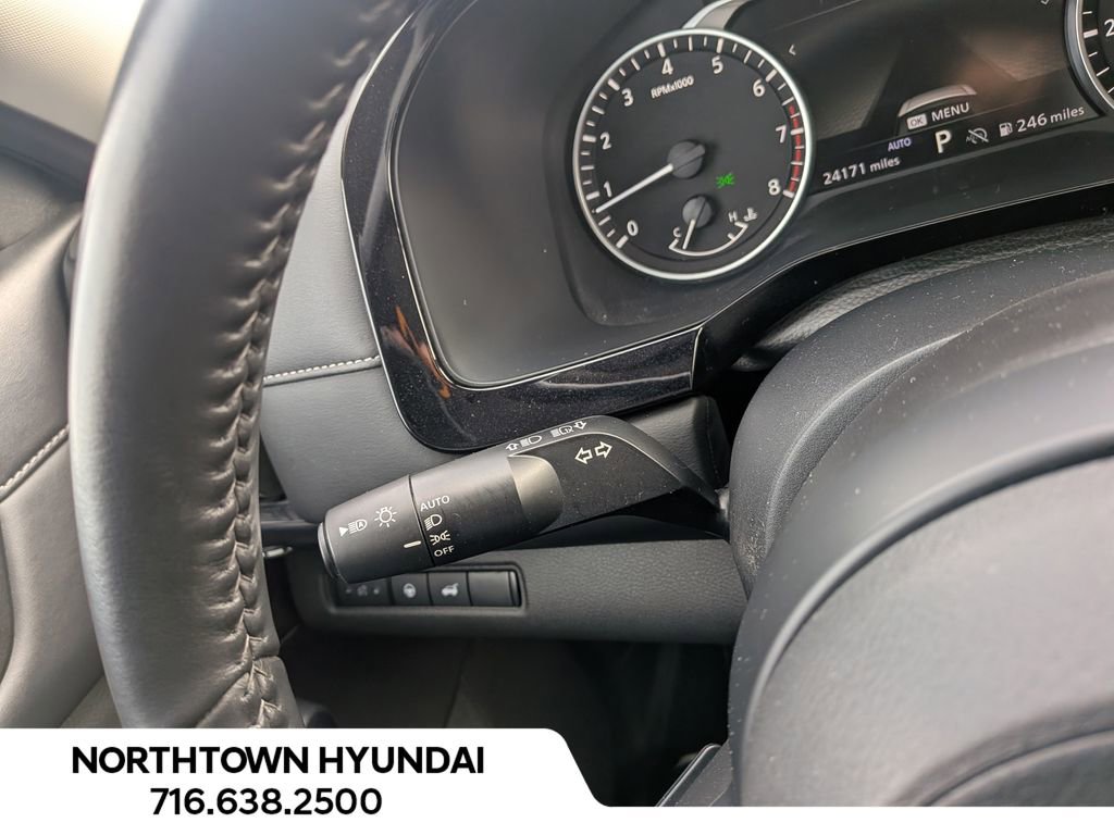 Used 2025 Nissan Pathfinder SV image 25