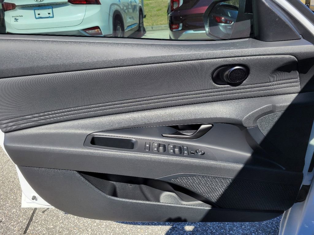 Used 2025 Hyundai Elantra Sport image 6