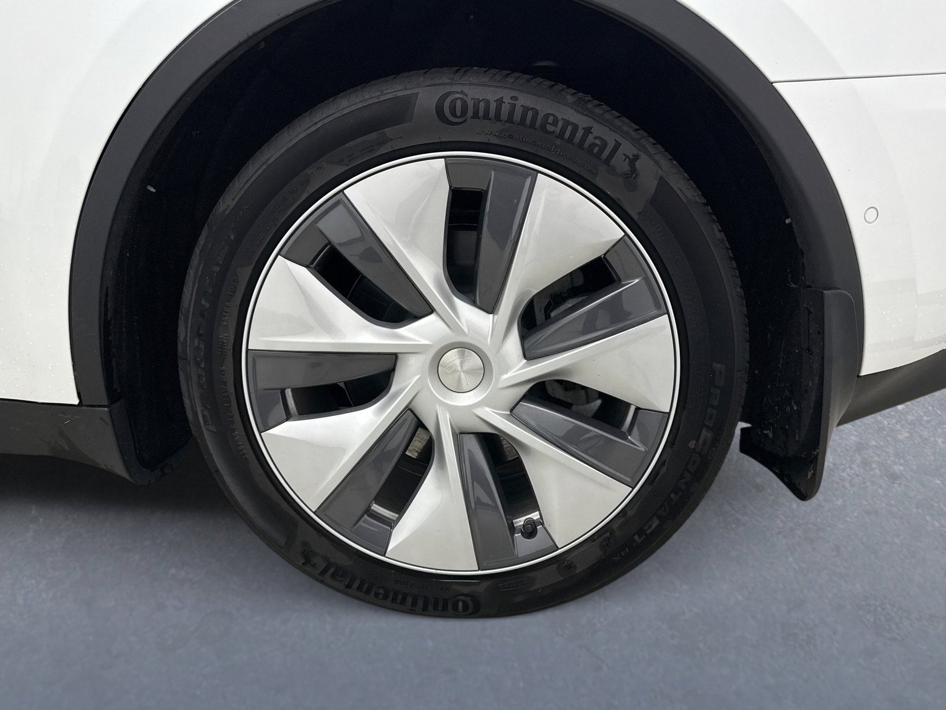 Used 2022 Tesla Model Y Long Range image 21