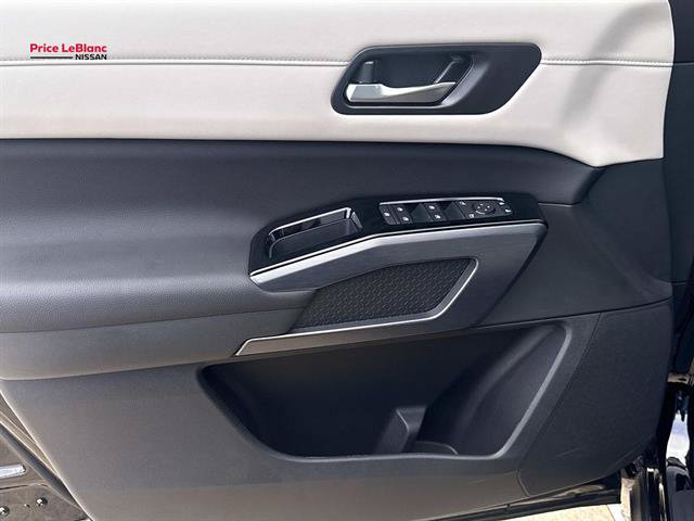 New 2026 Nissan Pathfinder SL FWD image 12