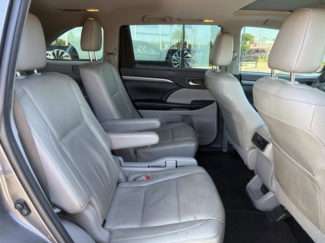 Used 2019 Toyota Highlander Limited AWD/4WD image 21