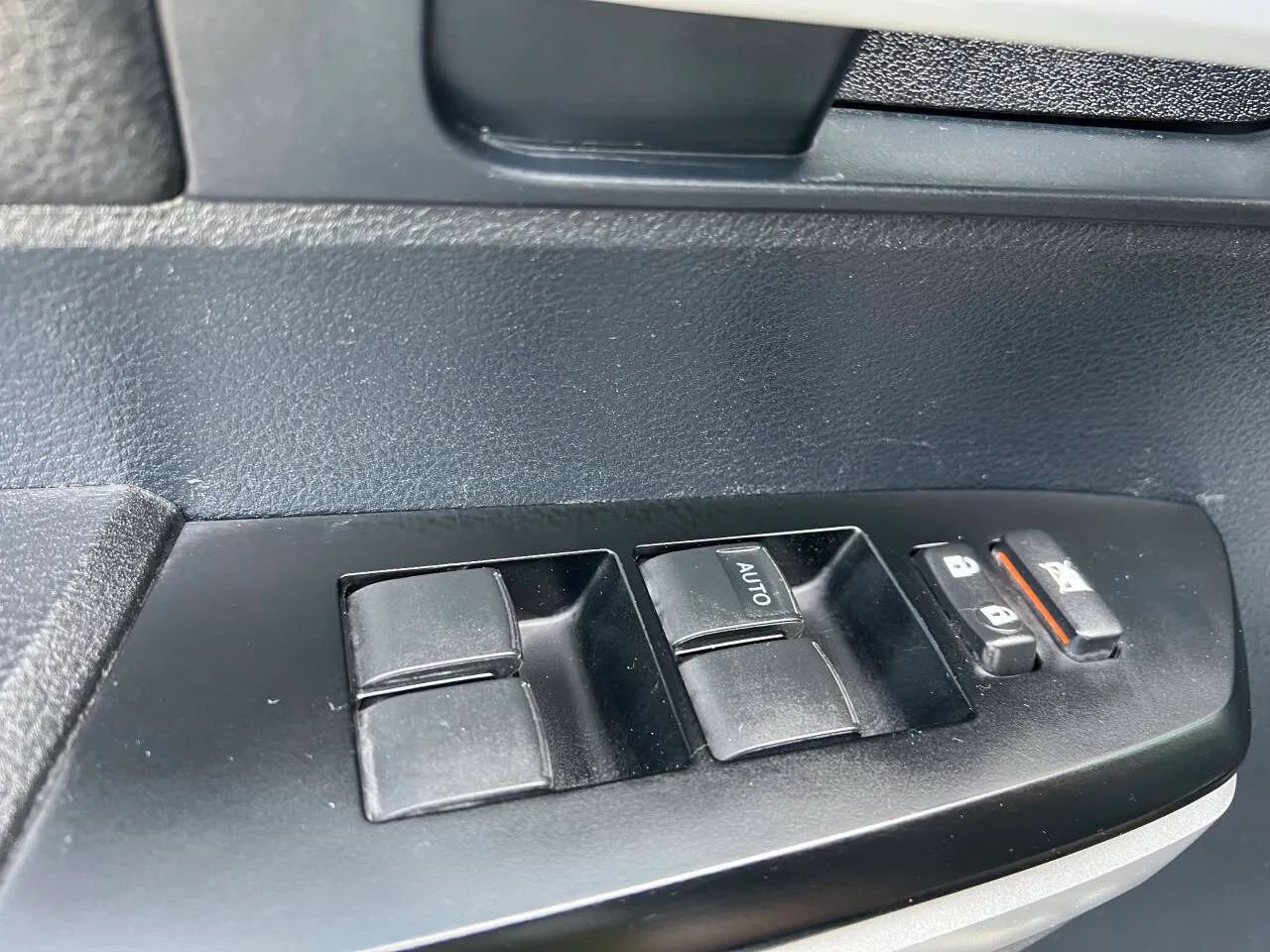 Used 2015 Toyota Tundra SR5 w/ SR5 Upgrade Package image 28