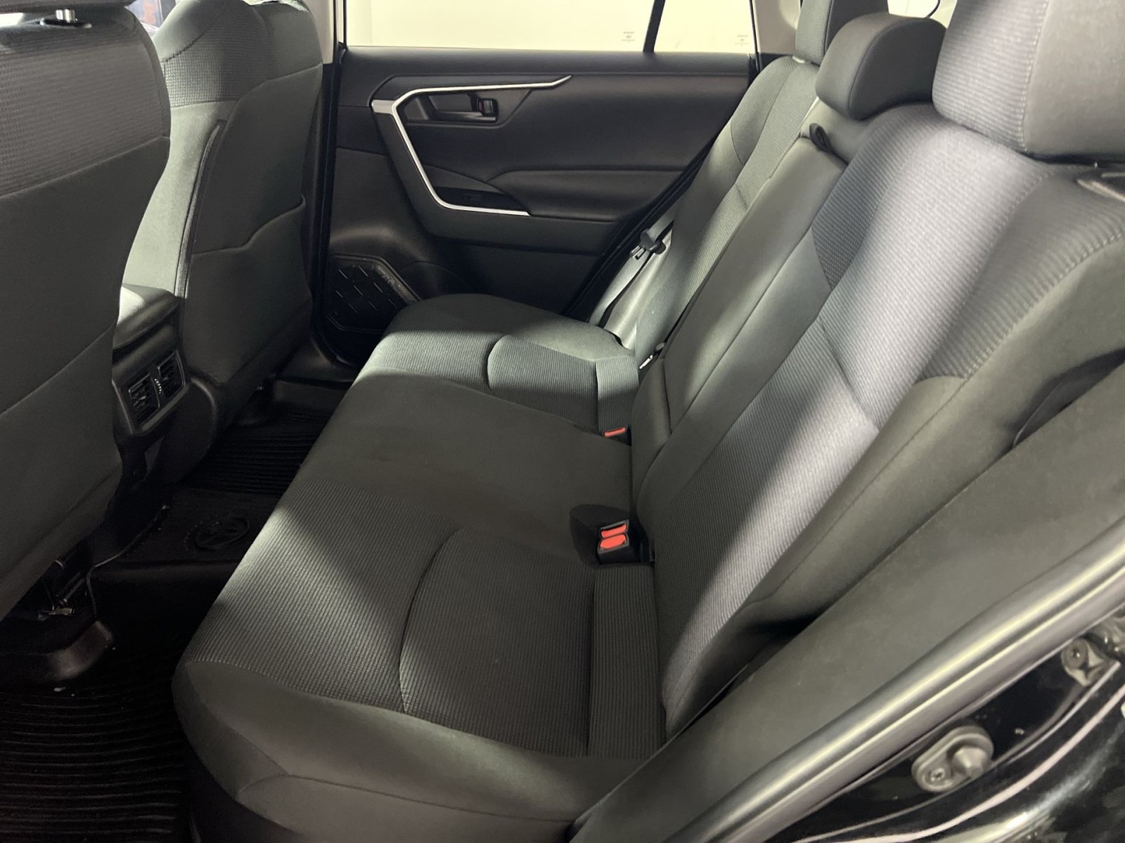 Used 2022 Toyota RAV4 LE AWD/4WD image 26