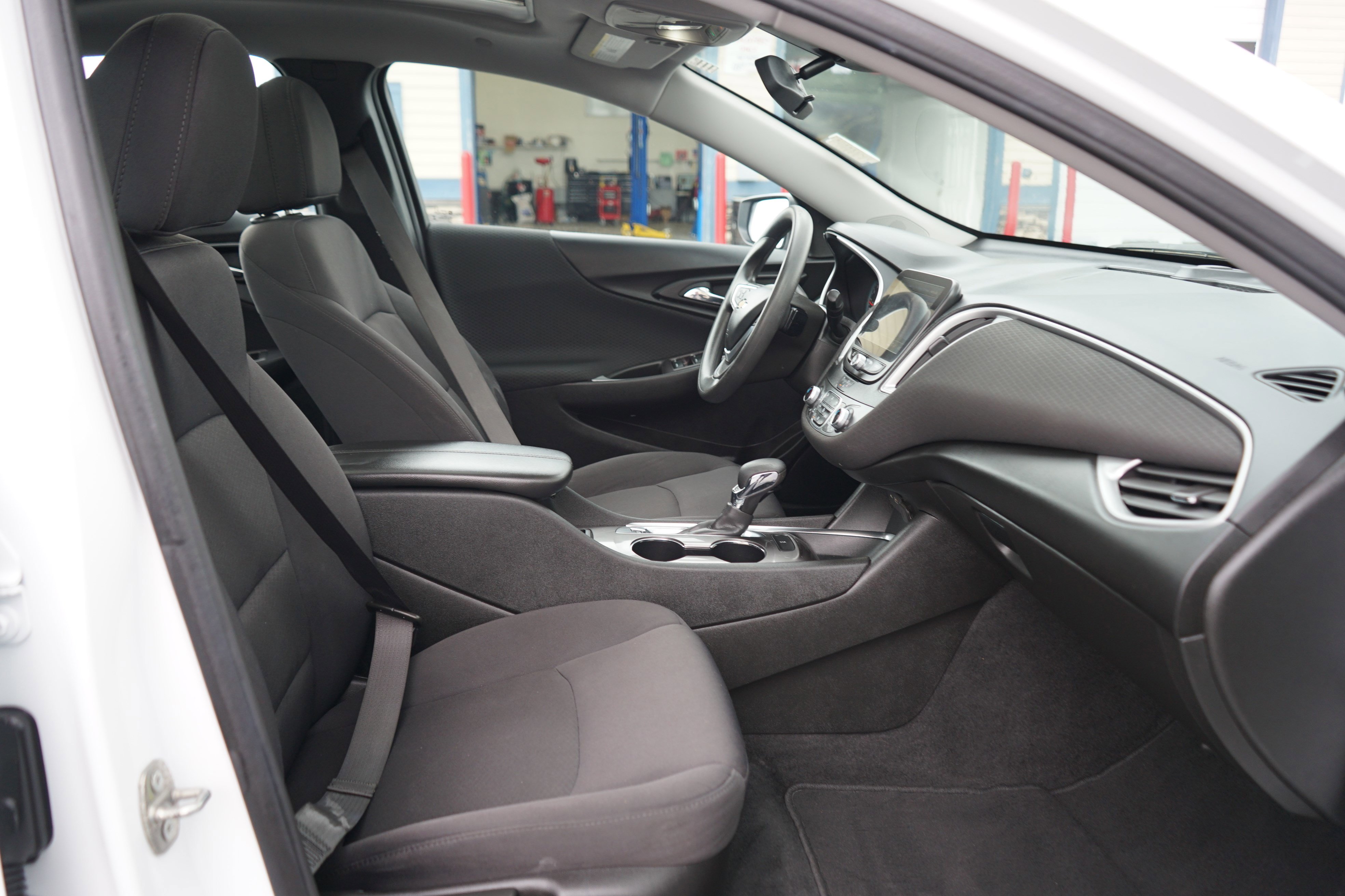 Used 2022 Chevrolet Malibu LT image 28