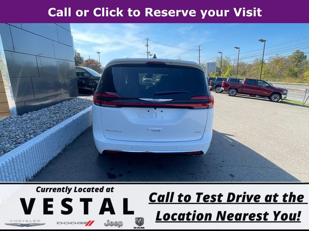 New 2026 Chrysler Pacifica Select image 10