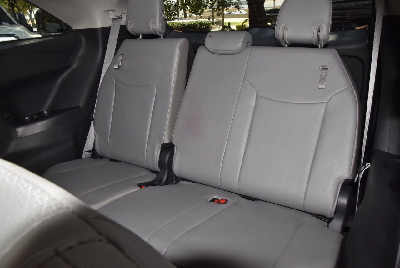 Used 2025 Toyota Sienna XLE FWD image 15