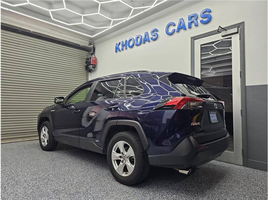 Used 2020 Toyota RAV4 XLE w/ Convenience Package AWD/4WD image 3