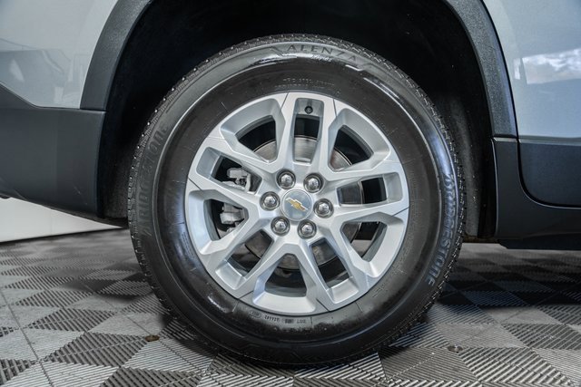 Used 2023 Chevrolet Traverse LS image 17