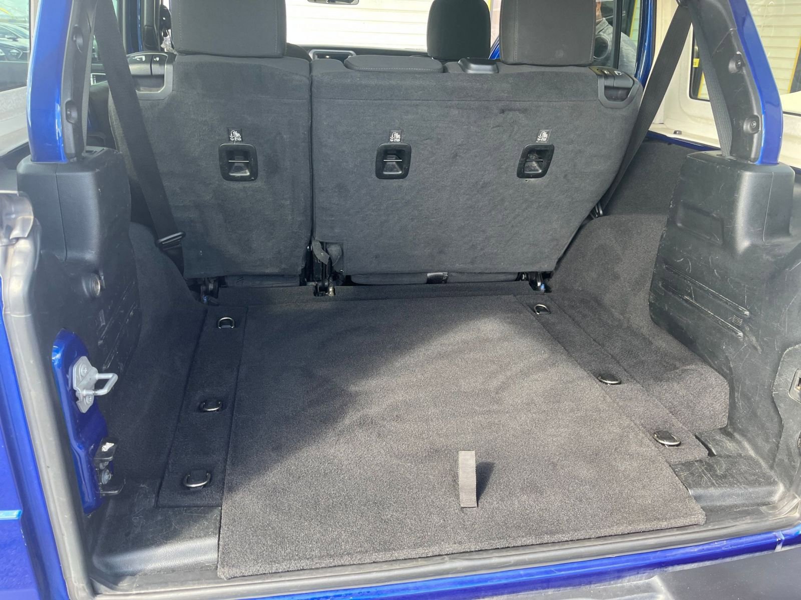 Used 2020 Jeep Wrangler Unlimited Sahara image 30