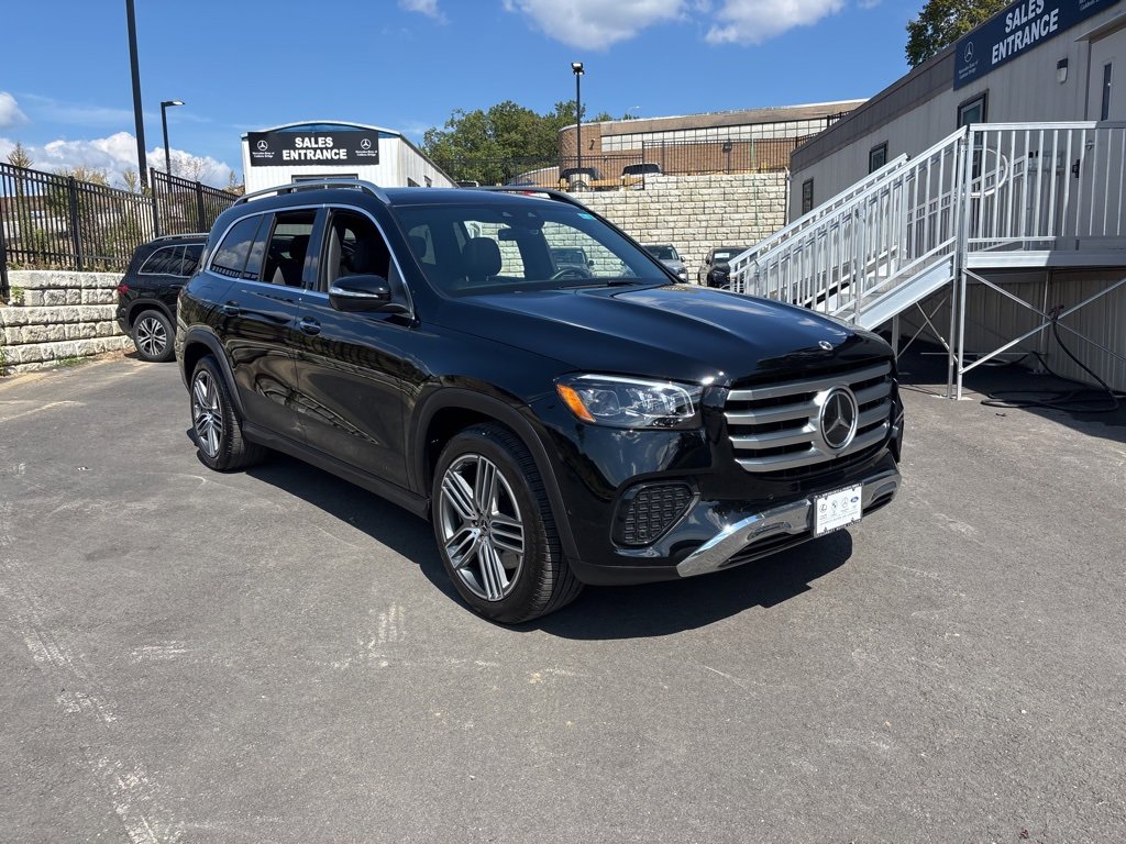Used 2025 Mercedes-Benz GLS 450 4MATIC image 1