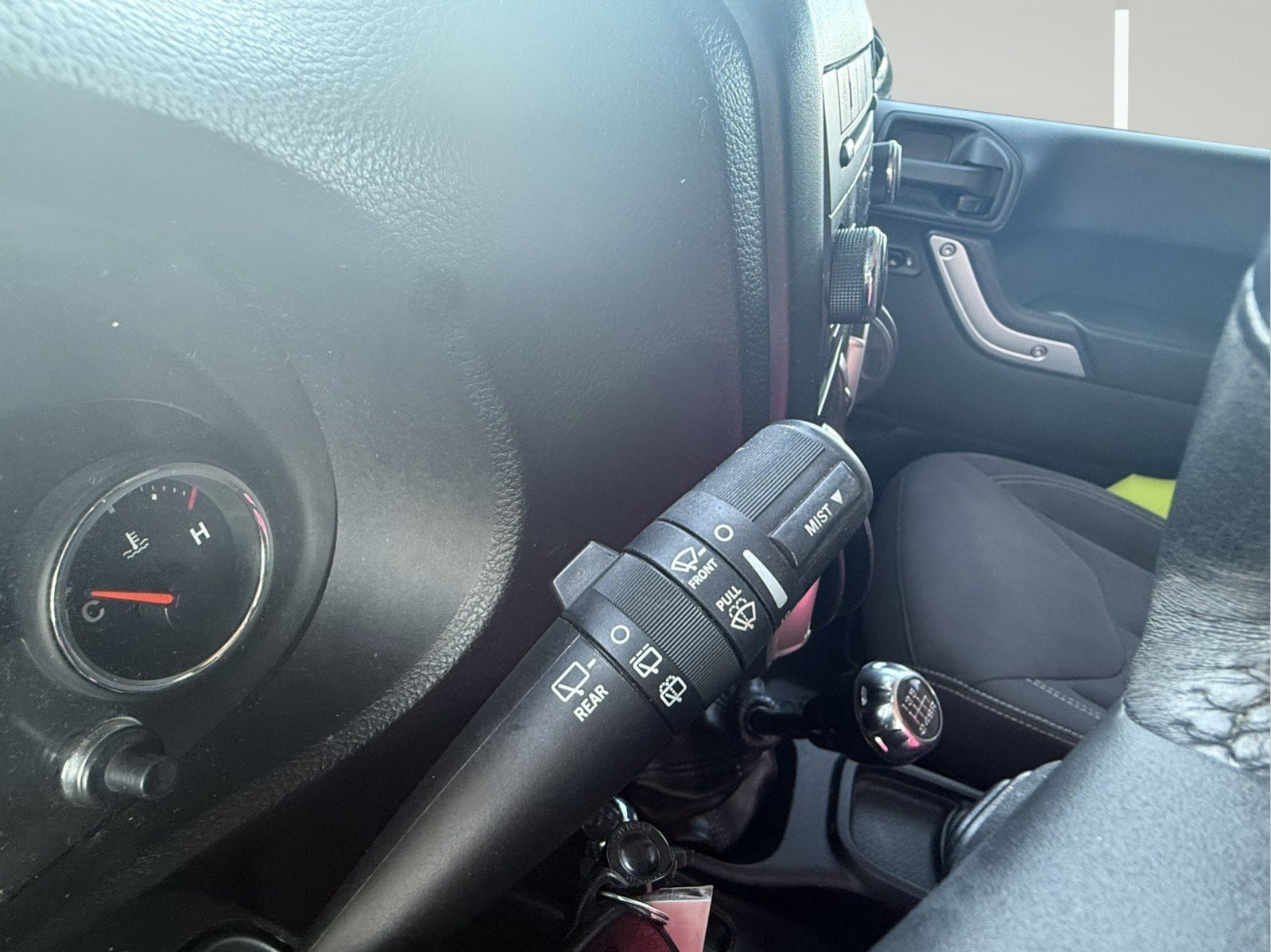 Used 2016 Jeep Wrangler Unlimited Sahara w/ Connectivity Group image 25