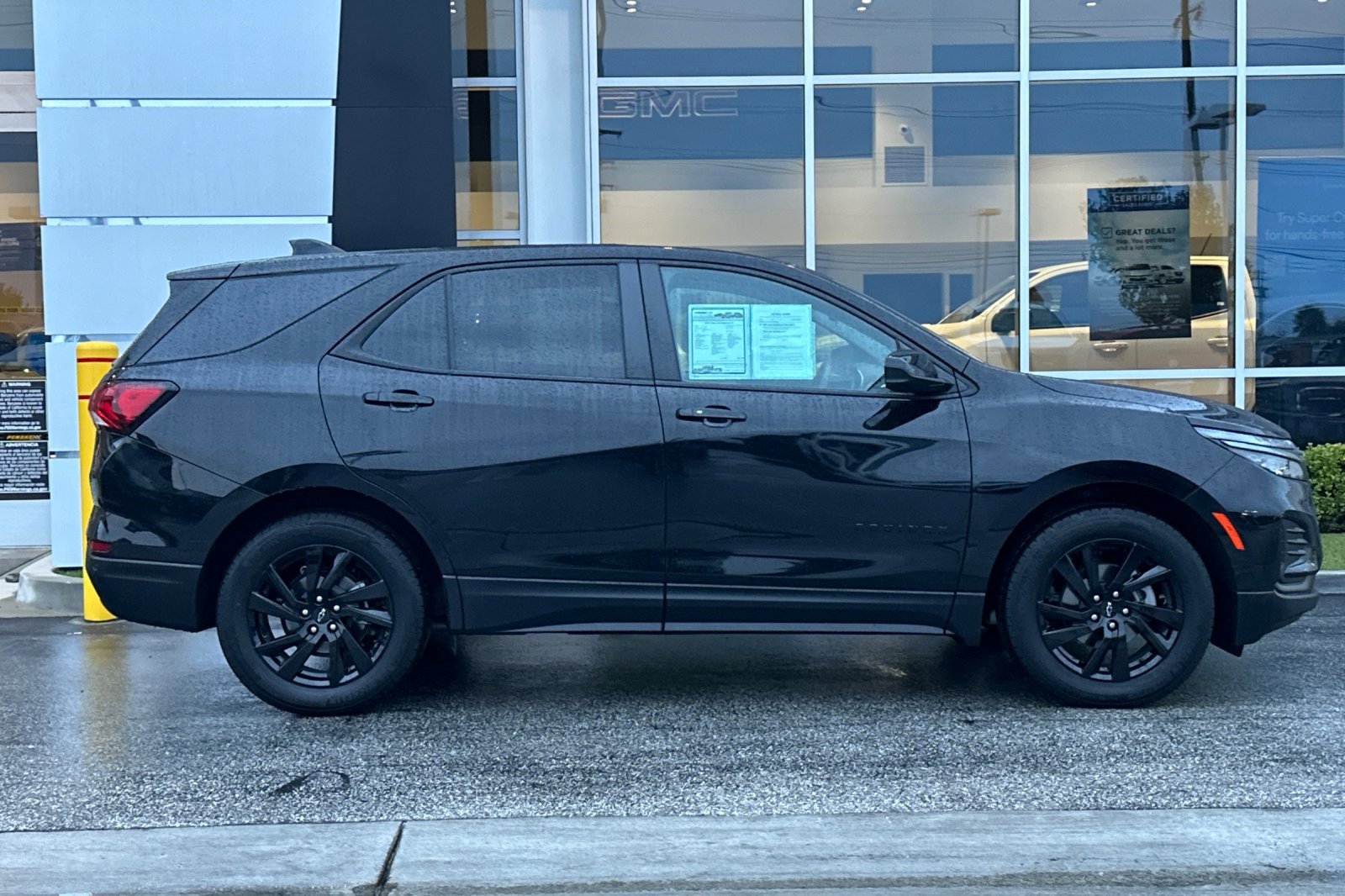 Used 2024 Chevrolet Equinox LS w/ LS Convenience Package image 3